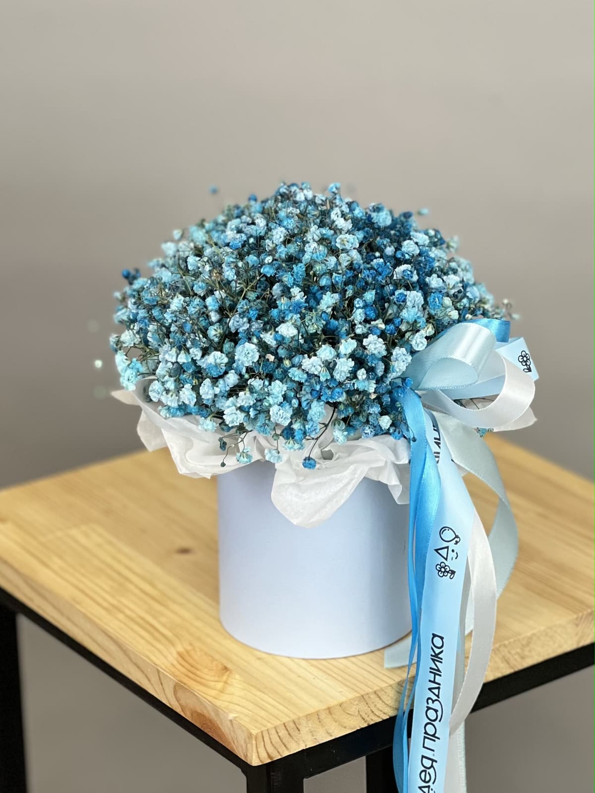 Композиция из гипсофилы в коробке "Blue" S