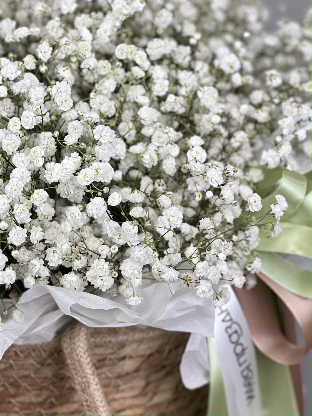 Композиция из гипсофилы в корзине "White"
