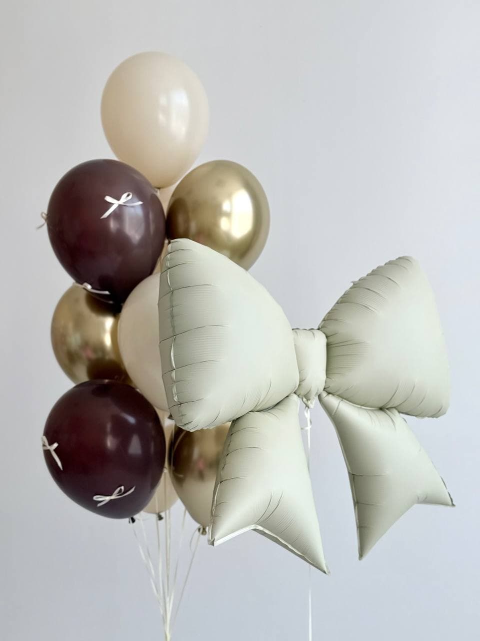 Композиция из шаров «Бежевый бант»
