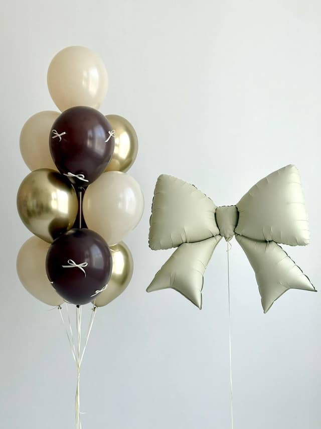 Композиция из шаров «Бежевый бант» Композиция из шаров «Бежевый бант»