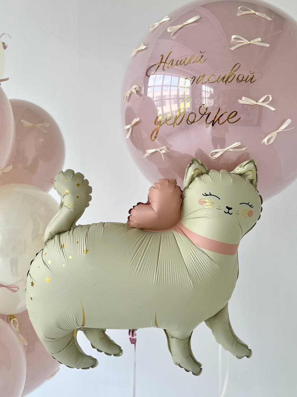 Композиция из шаров «Кошечка с бантиком»