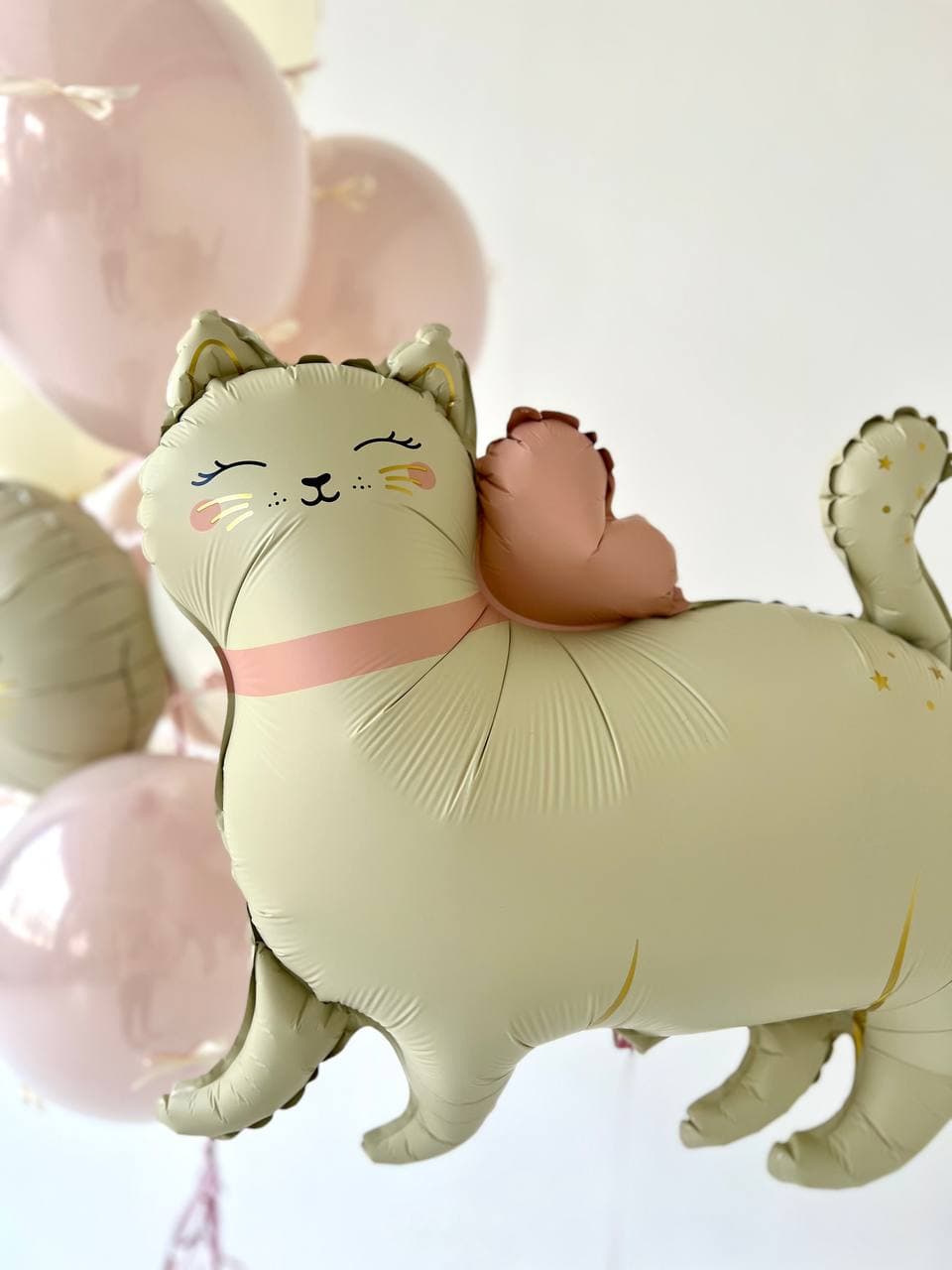 Композиция из шаров «Кошка с бантиком»
