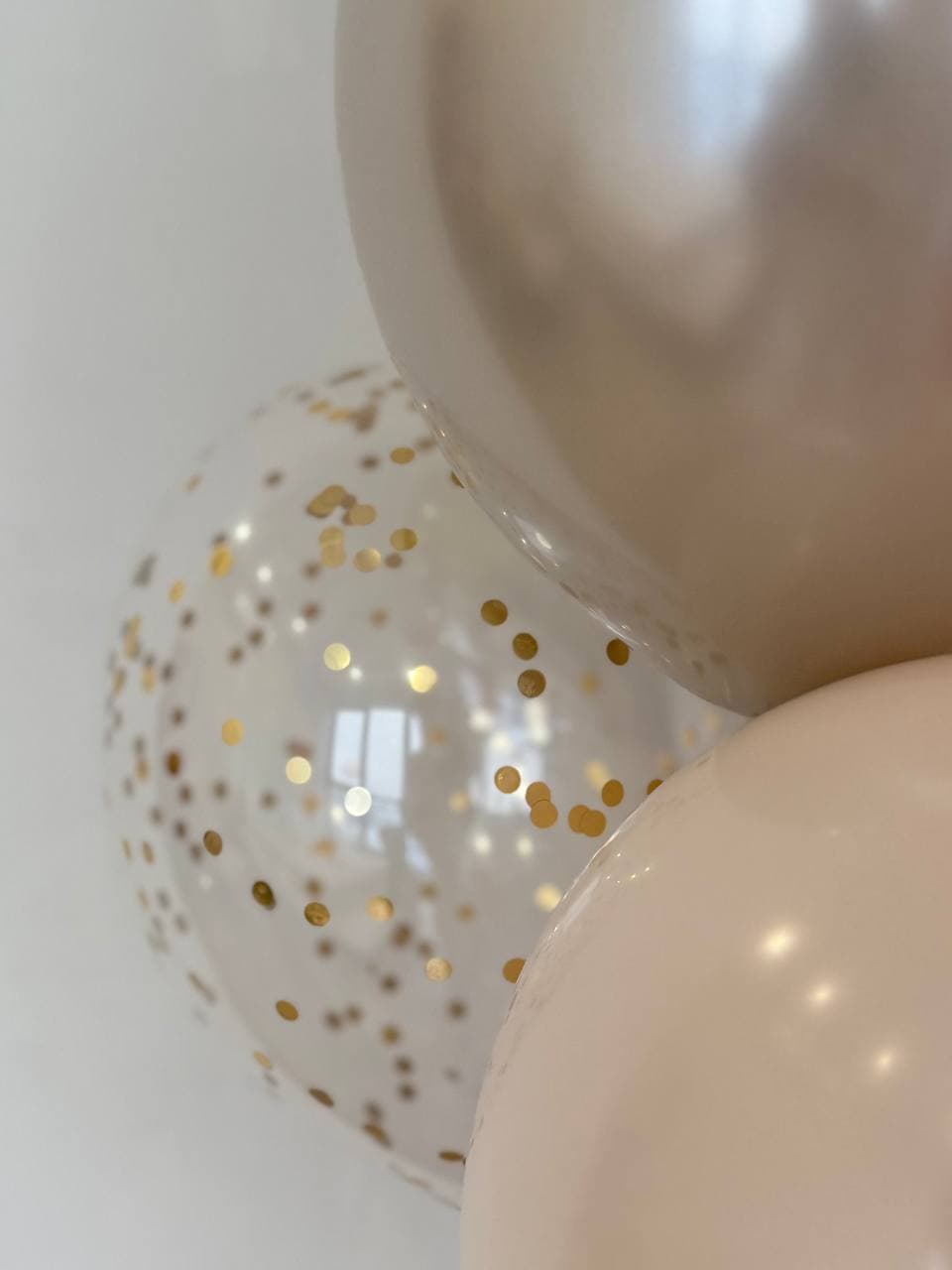 Композиция из шаров «Кремовый мишка»