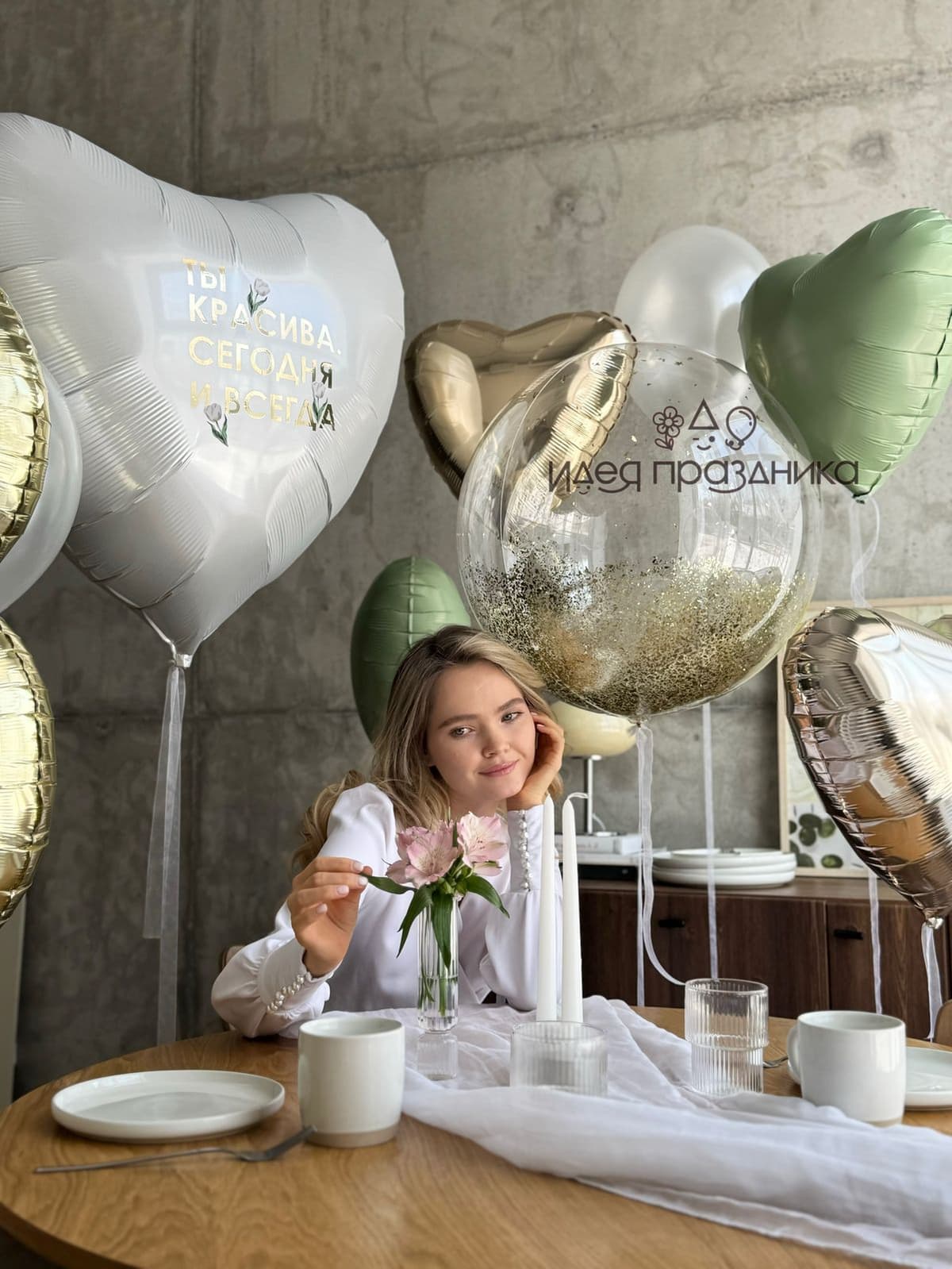 Композиция из шаров на грузах «Оливковый цветок»