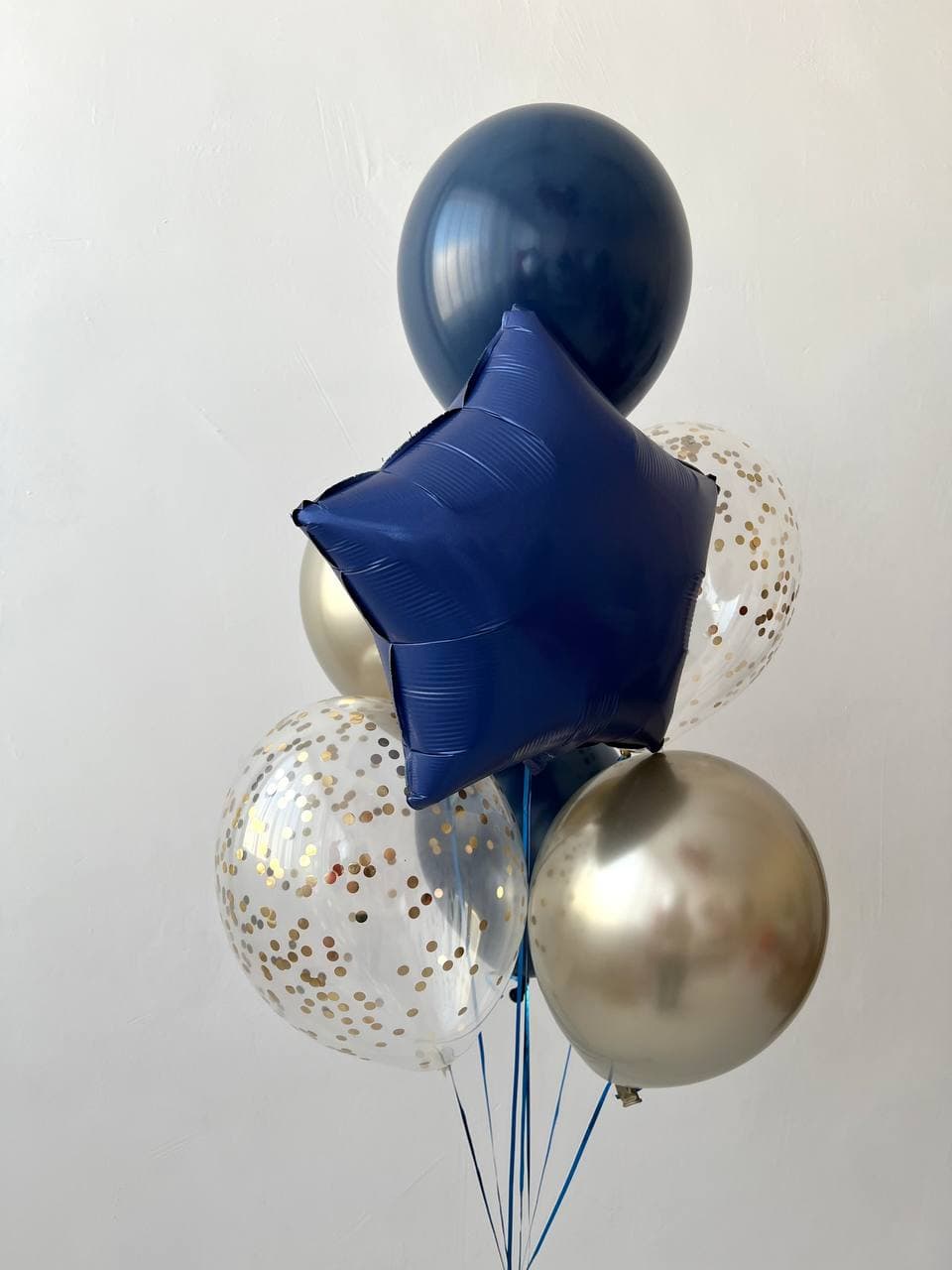 Композиция из шаров «Самому сильному и надежному»