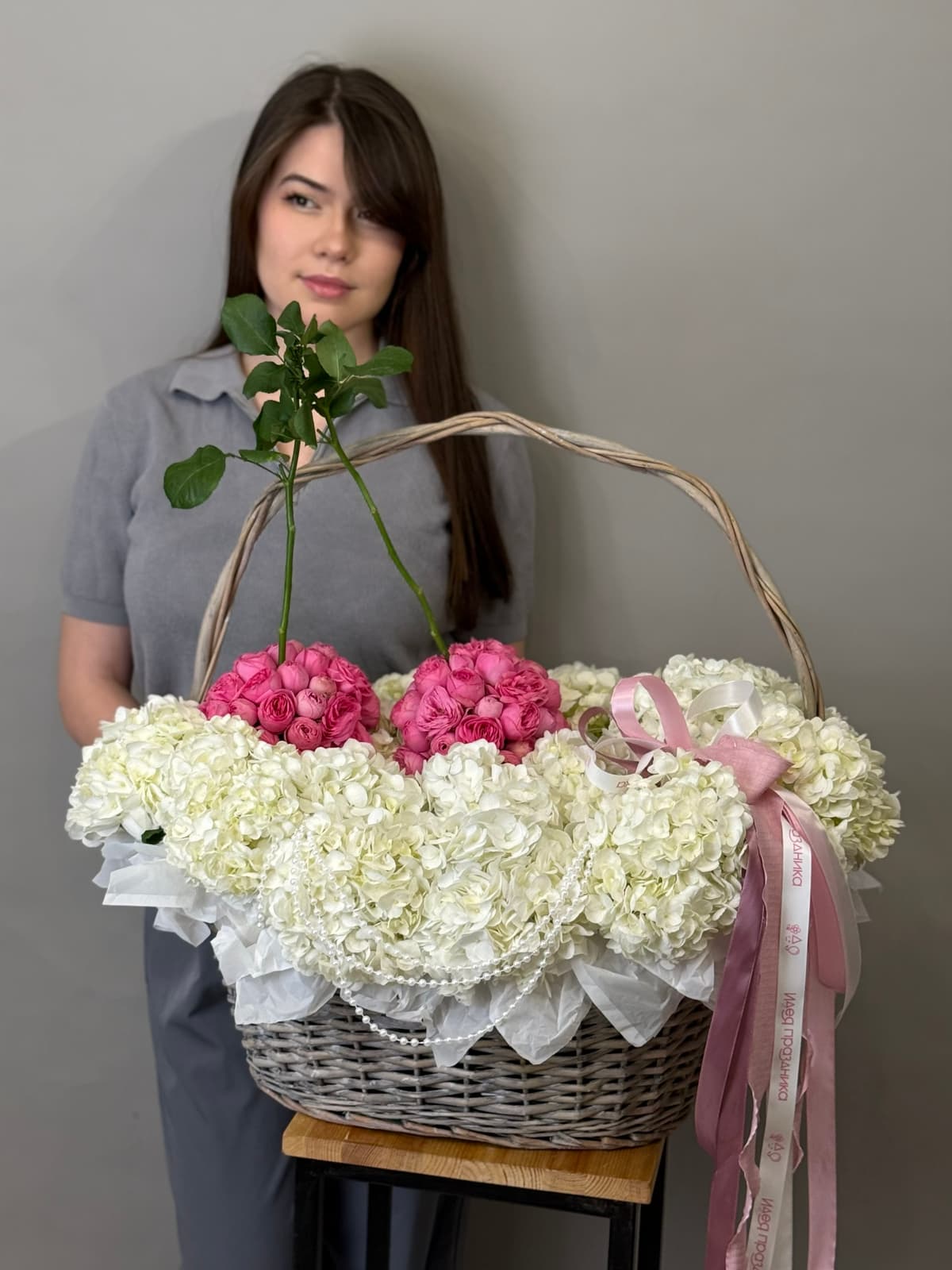 Композиция в корзине "Вишенки"