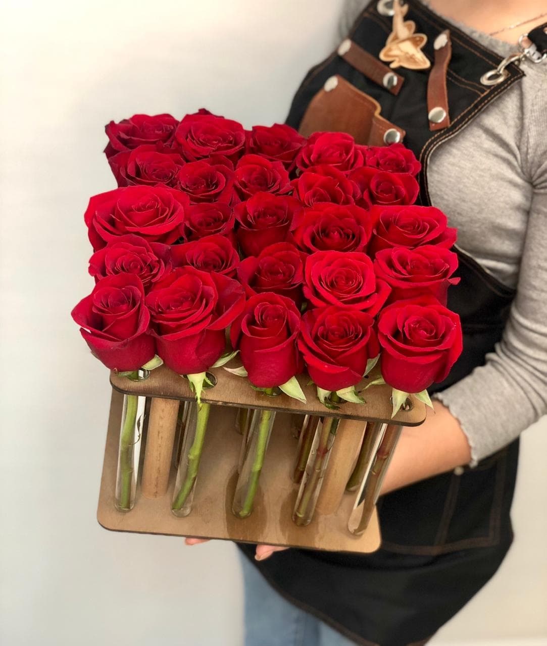 Композиция 25 Эквадорских Роз в пробирках Уфа