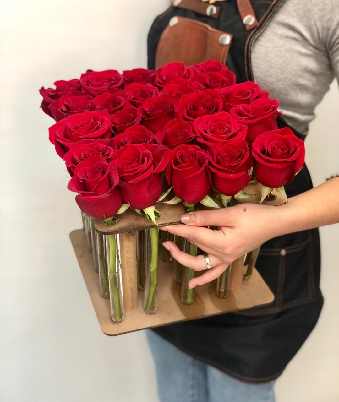 Композиция 25 Эквадорских Роз в пробирках Уфа