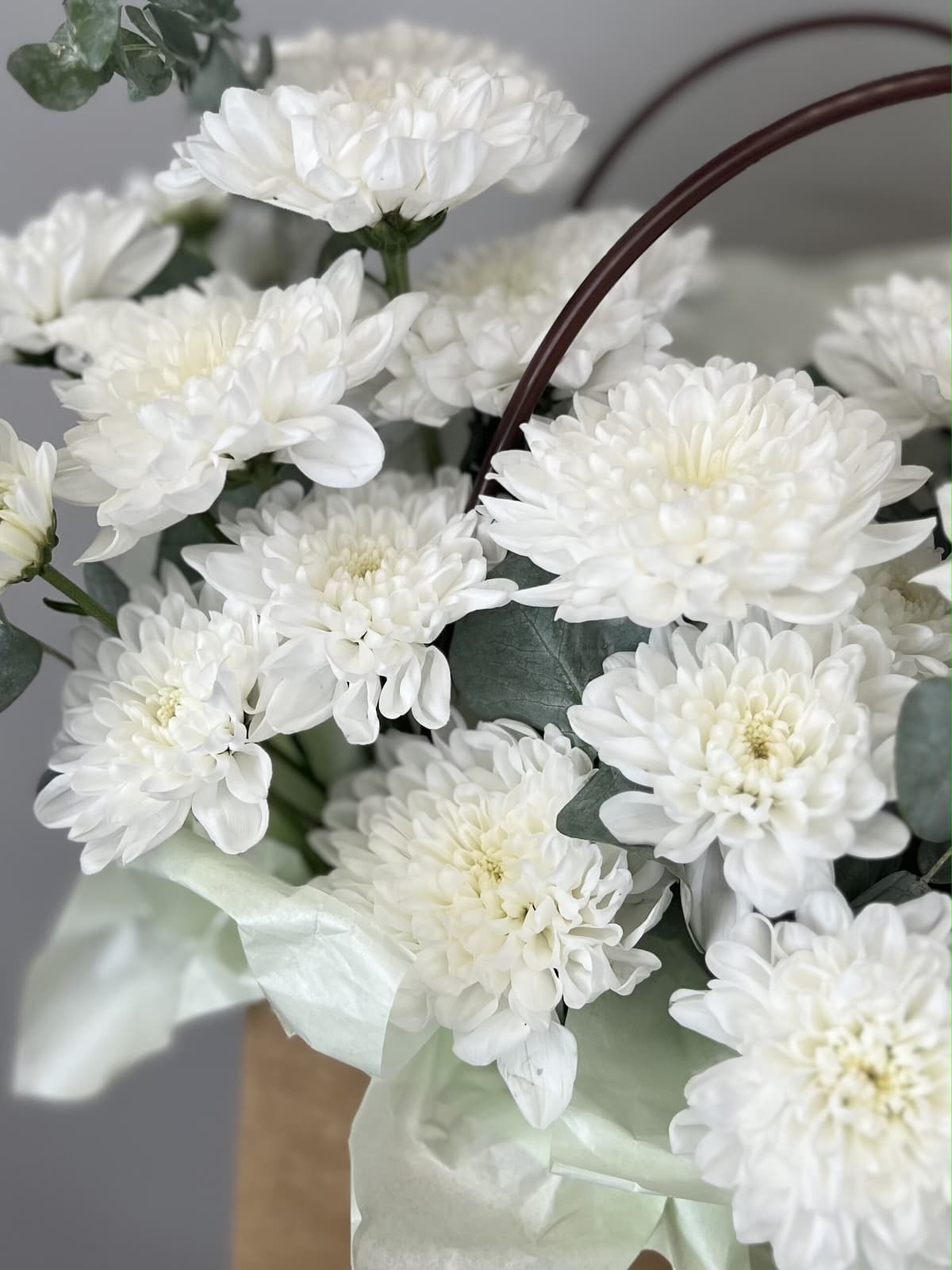 Нежная композиция из хризантем "Утро на алтае" M