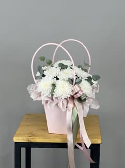 Красивая композиция из хризантем "Утро на алтае" S