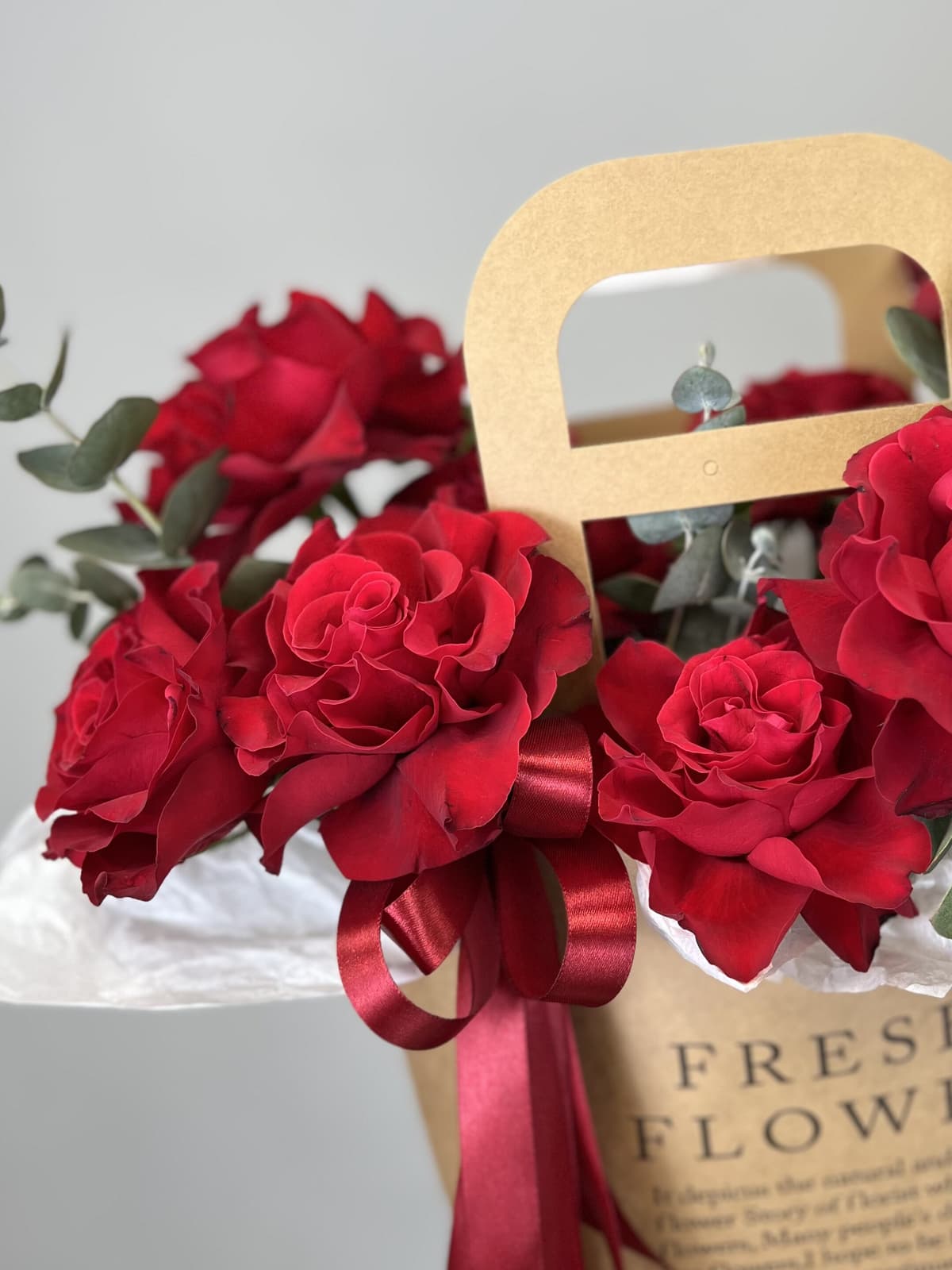 Дизайнерская композиция из красных роз "Муза"