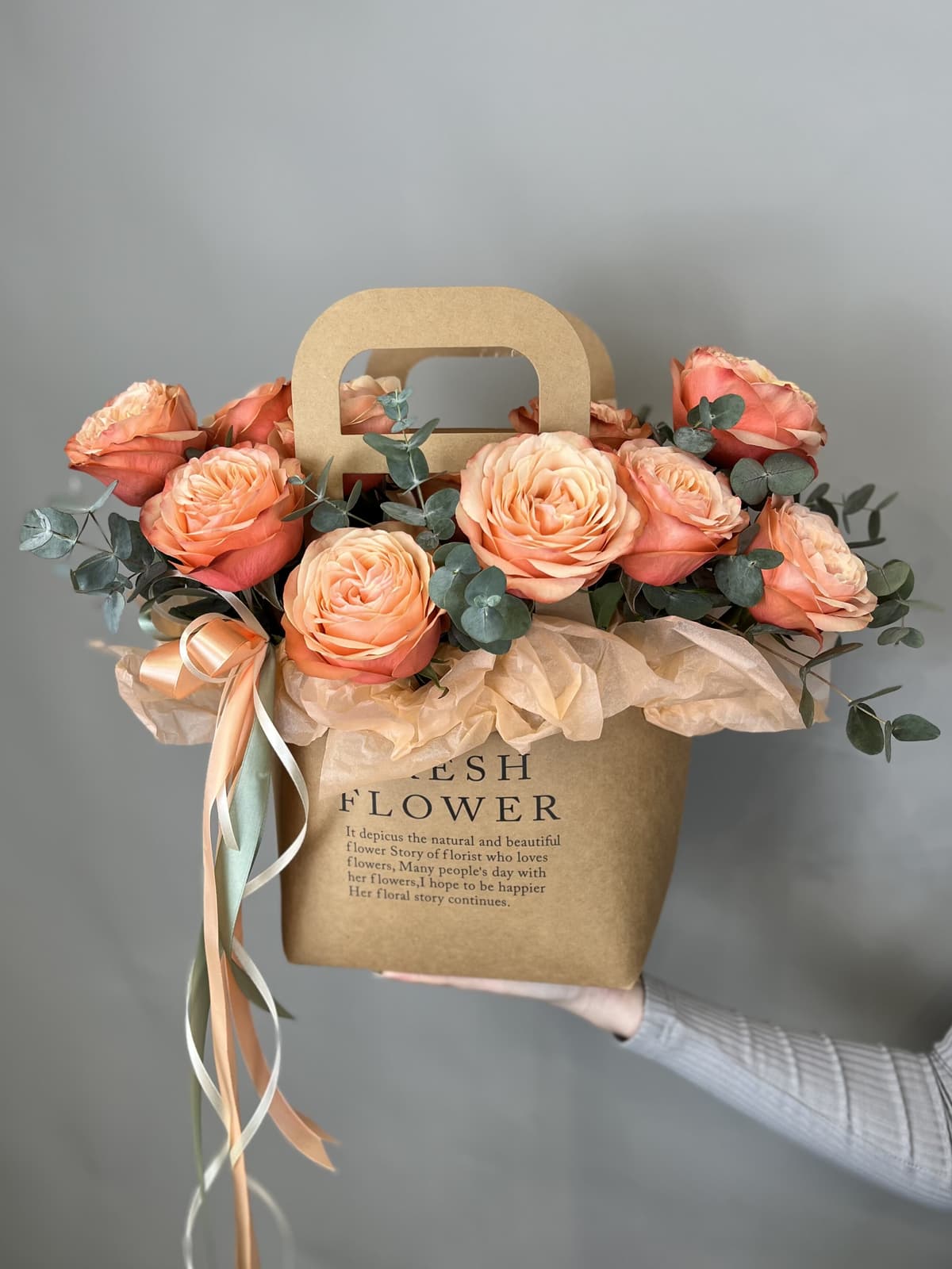 Красочная композиция из пионовидных роз "Яблочный пирог"