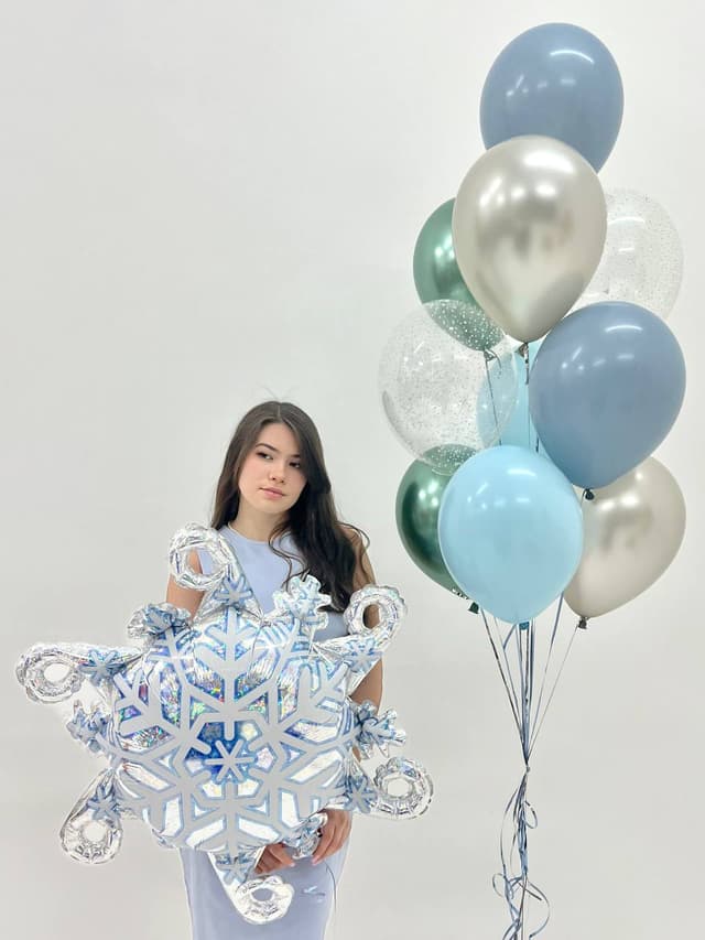 Композиция из шаров «Моя снежинка» Композиция из шаров «Моя снежинка»
