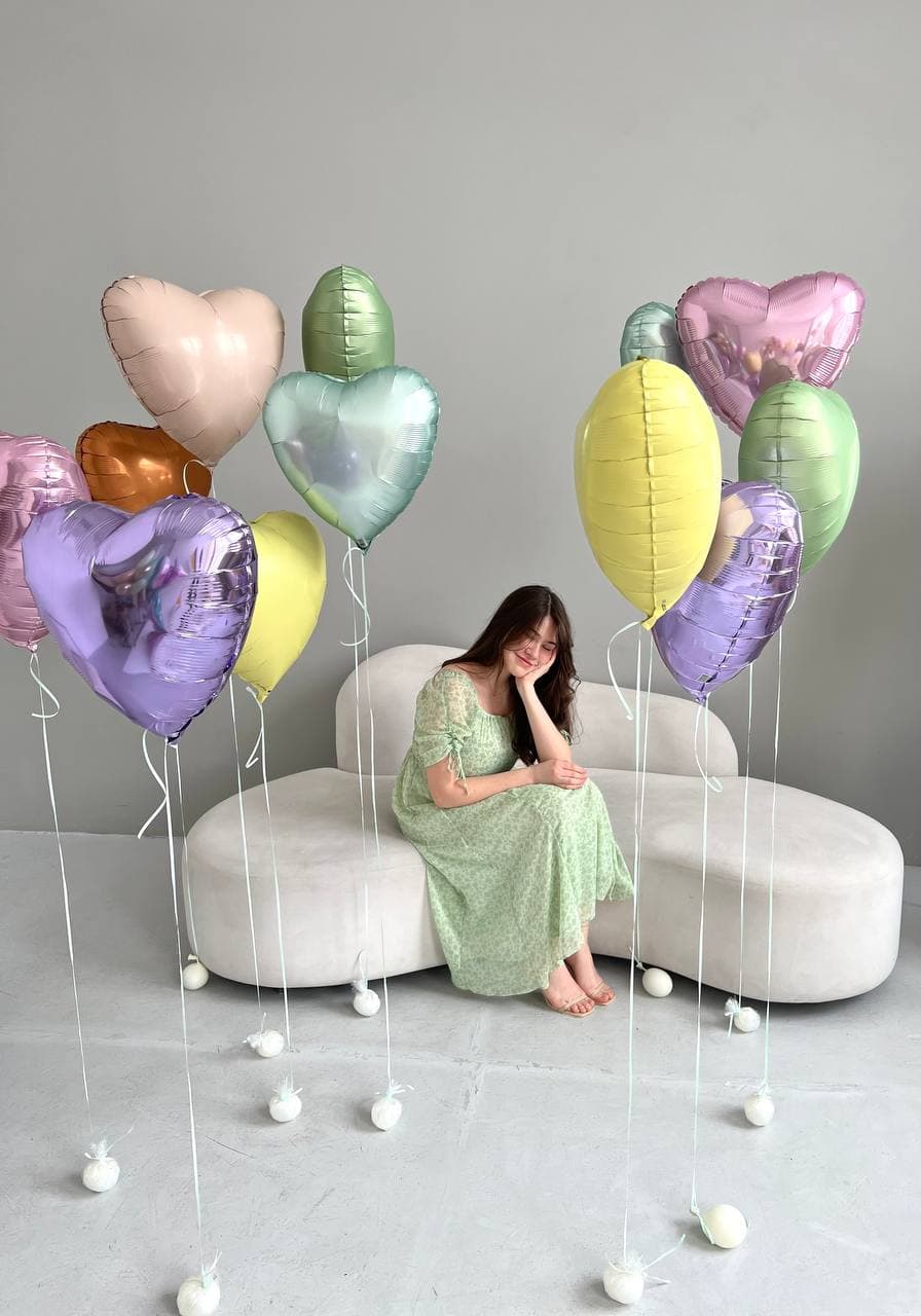 Композиция из шаров на грузах «Весенние сердечки»