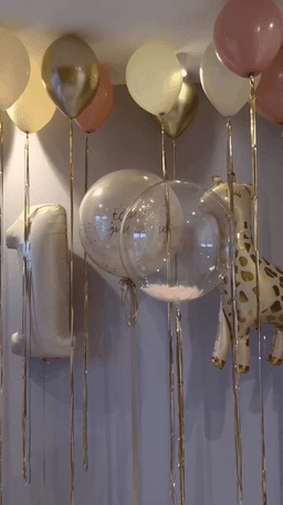 Композиция из шаров на грузах "Жирафик"