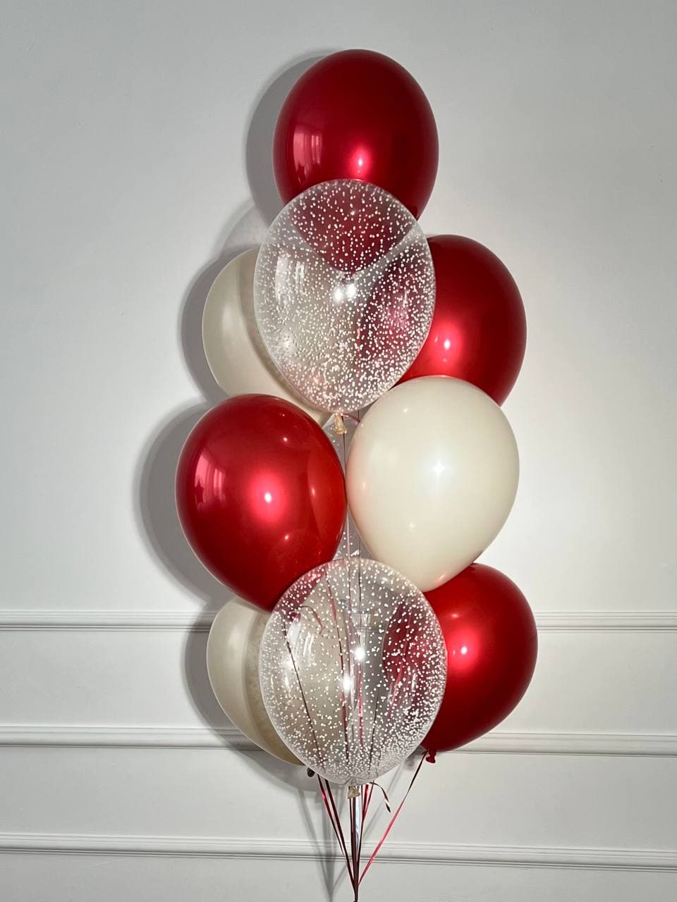 Композиция из шаров «Красные бантики»