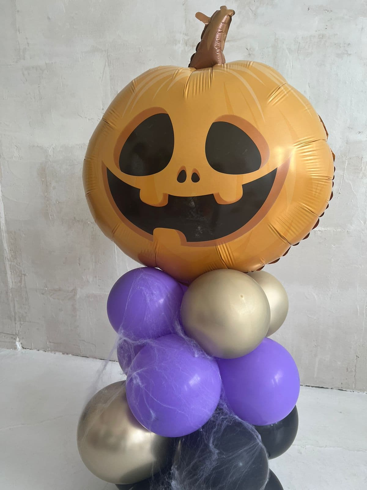 Композиция из шаров с воздухом «Фонарь Джек»