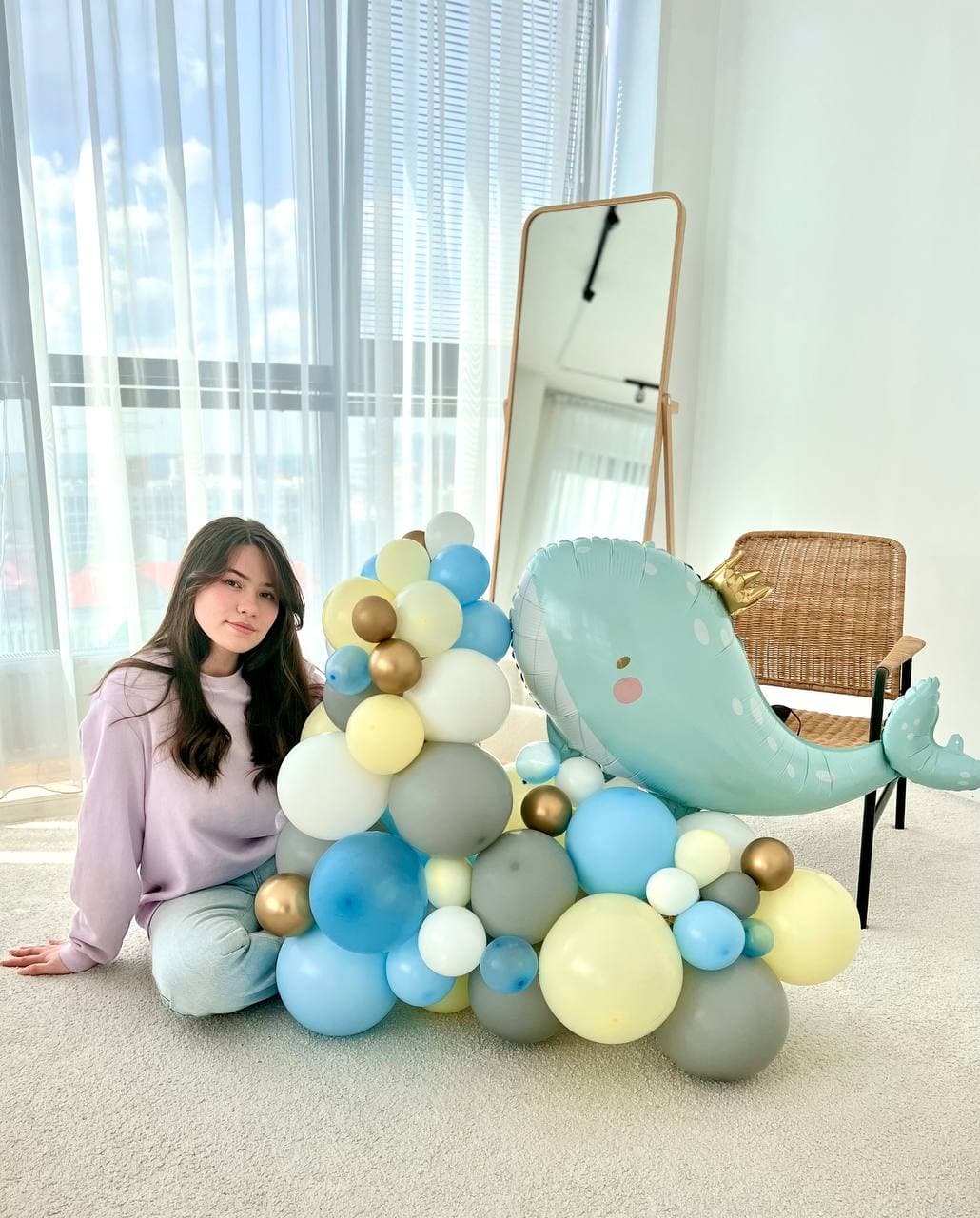 Композиция из шаров с воздухом «Голубой кит»