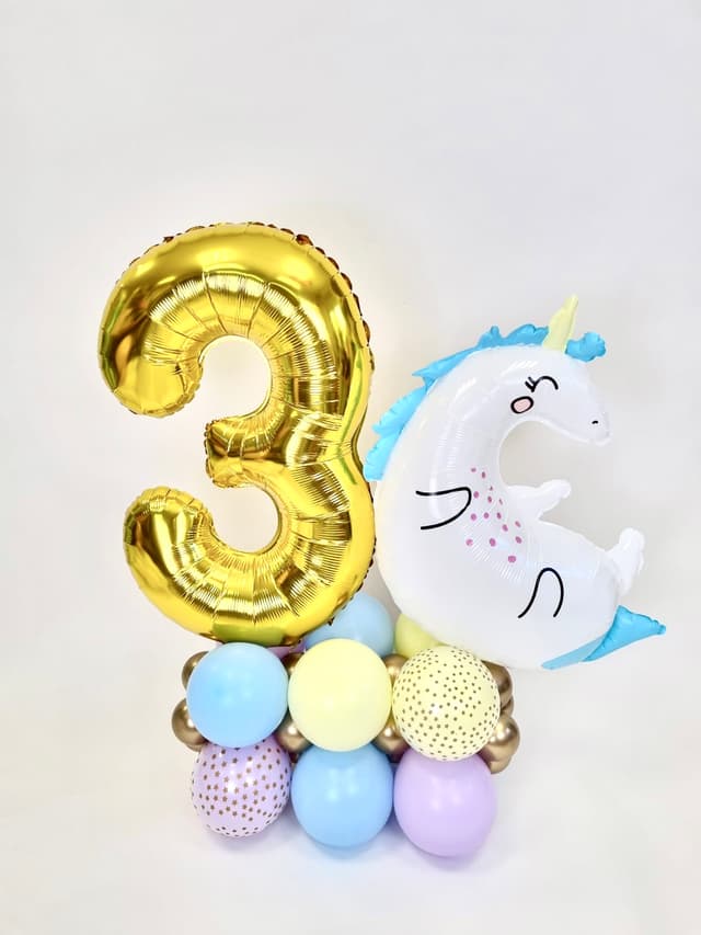 Композиция из шаров с воздухом "Малыш Единорог" Композиция из шаров с воздухом "Малыш Единорог"