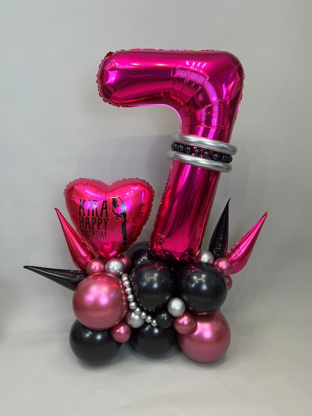 Композиция из шаров с воздухом «Мрачные Истории» Композиция из шаров с воздухом «Мрачные Истории»