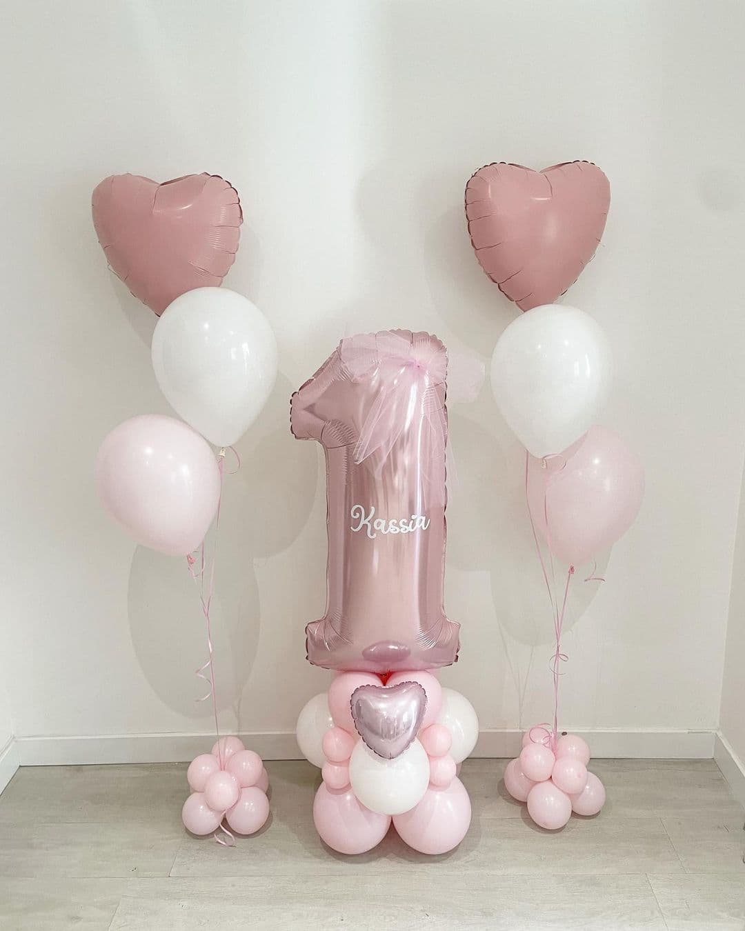 Композиция из Шаров с воздухом «Первый День Рождения розовый»