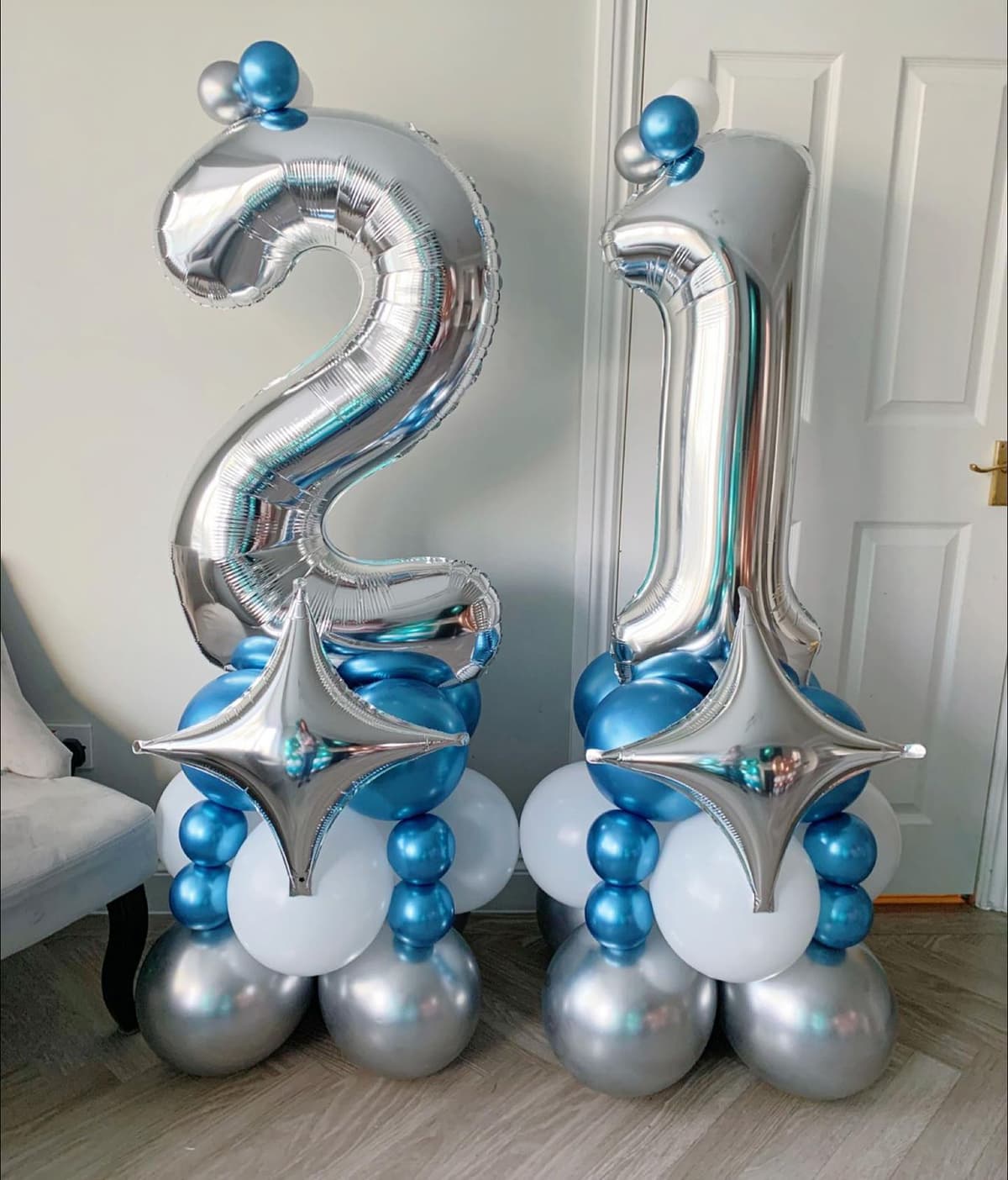 Композиция из шаров с воздухом "Серебряные цифры"