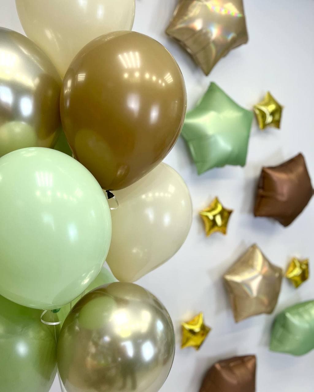 Композиция из шаров с воздухом «Выпускной, золотые блестки»