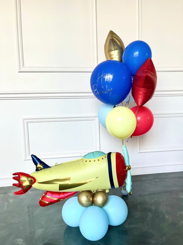 Композиция из шаров "Самолетик" Композиция из шаров "Самолетик"