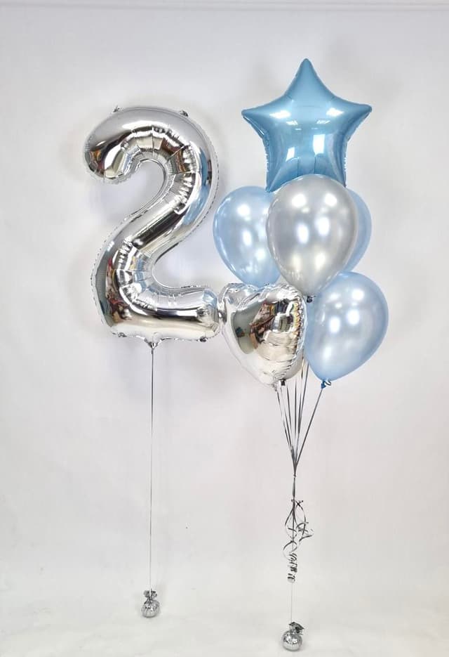 Композиция из шаров "Серебро и голубой" Композиция из шаров "Серебро и голубой"