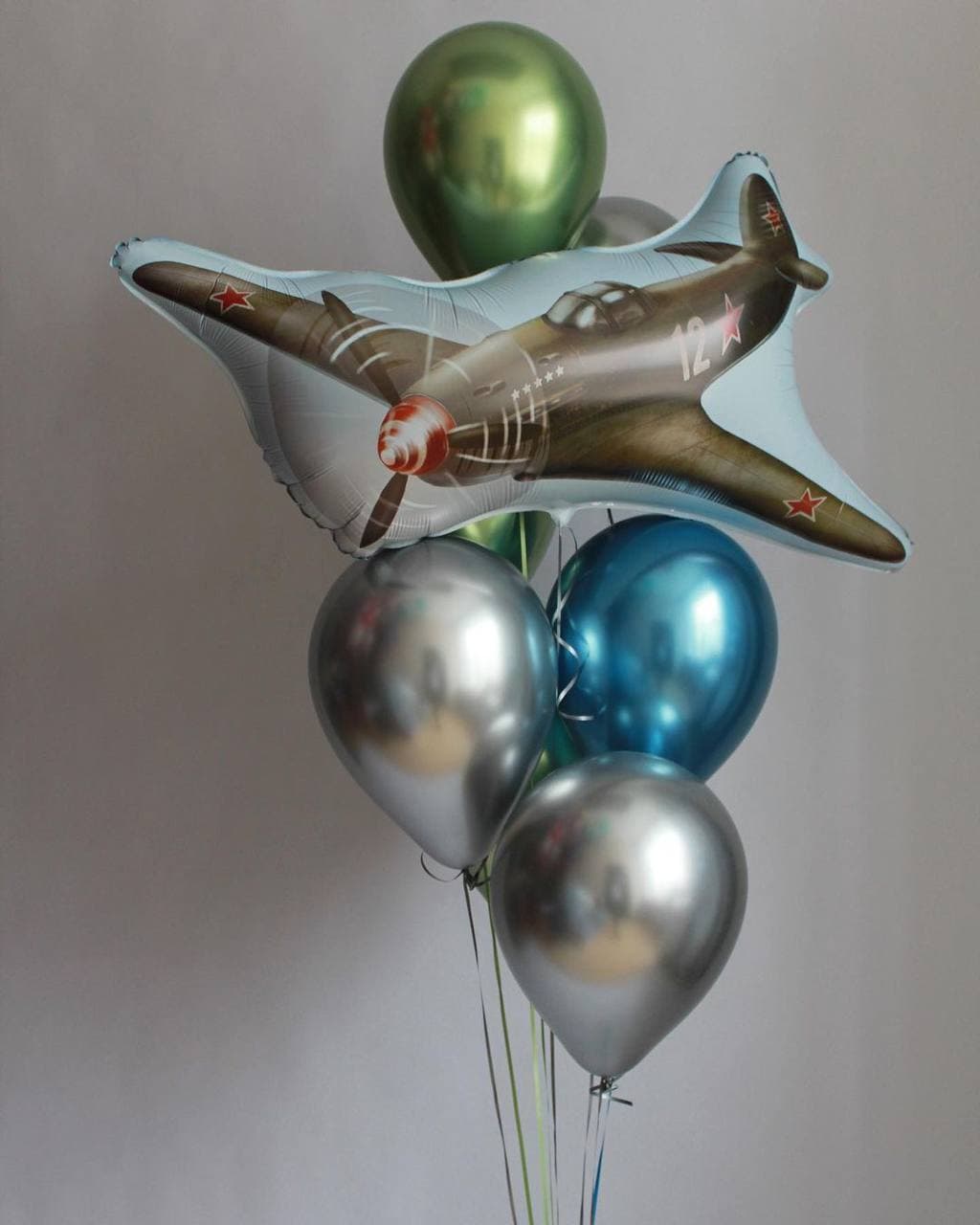 Композиция из шаров «Военный самолет»