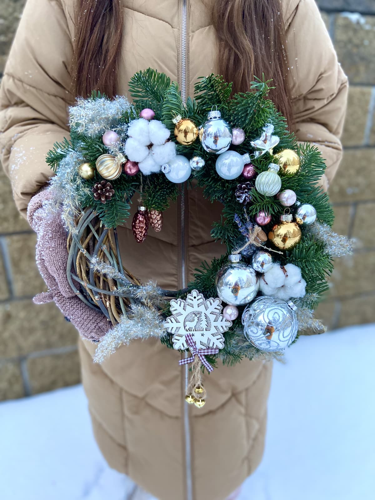 Композиция из венка 'Очарование зимы"