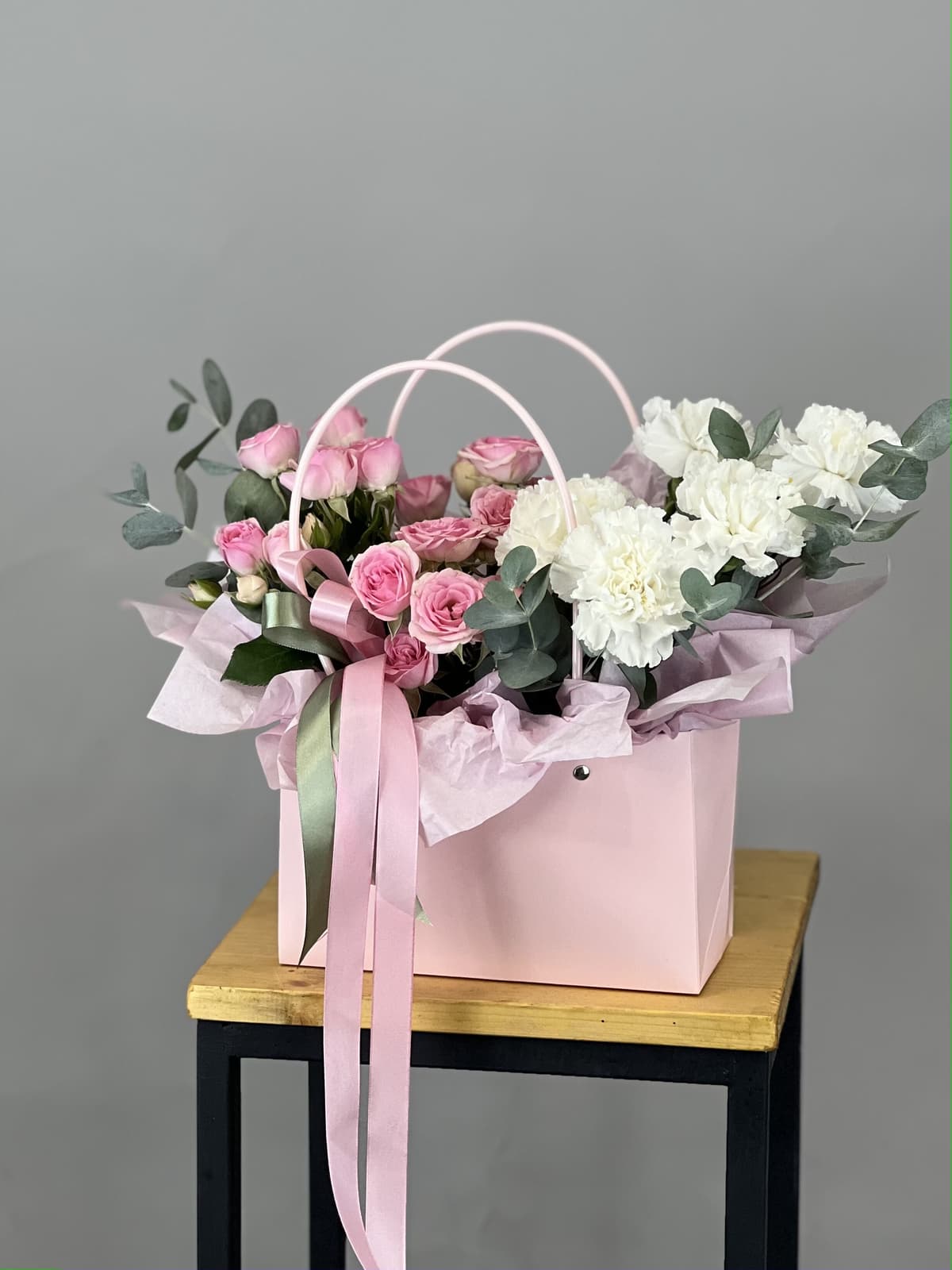 Нежная композиция "Клубника со сливками"