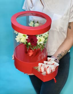 Цветочная композиция в аквариуме с сюрпризом №1