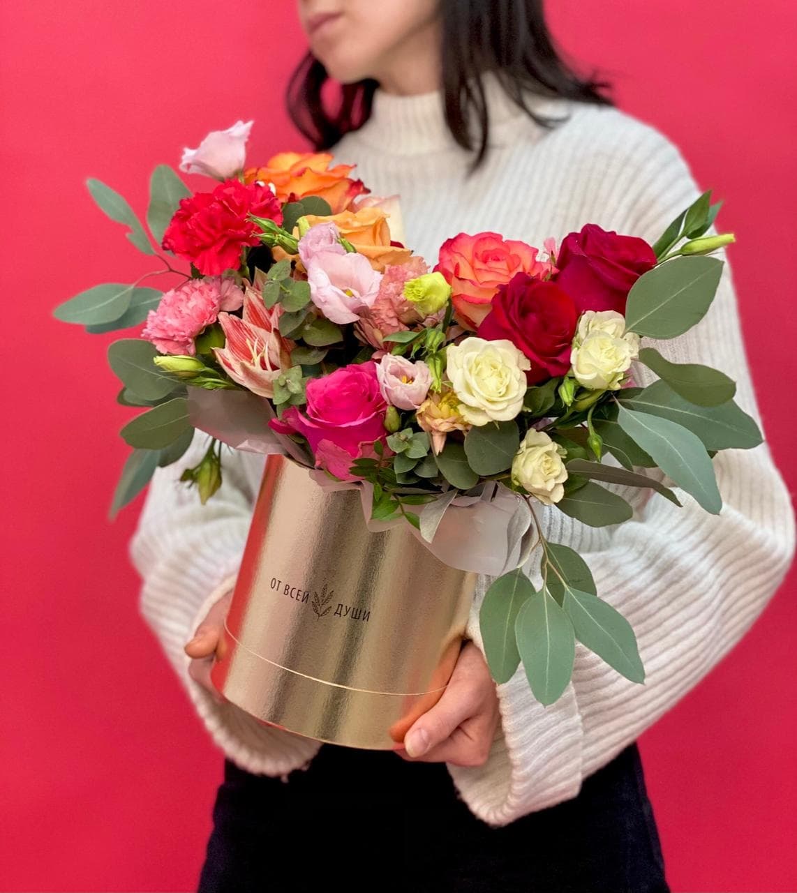 Праздничная композиция в шляпной коробке "Экспрессия"