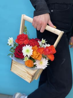 Композиция в ящике "Яркий цвет"