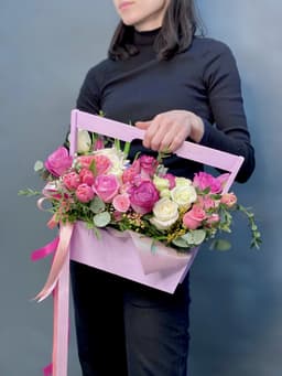 Композиция в ящике "Розовый цвет"