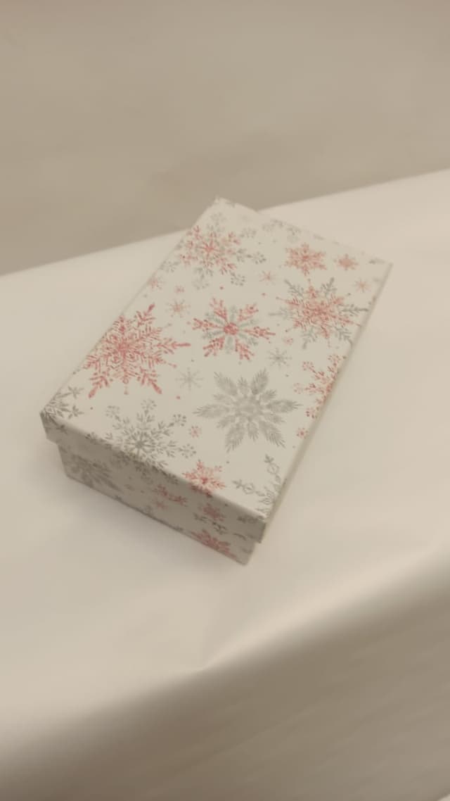 Коробка складная "Cнежинки" , 15 x 9 см Коробка складная "Cнежинки" , 15 x 9 см