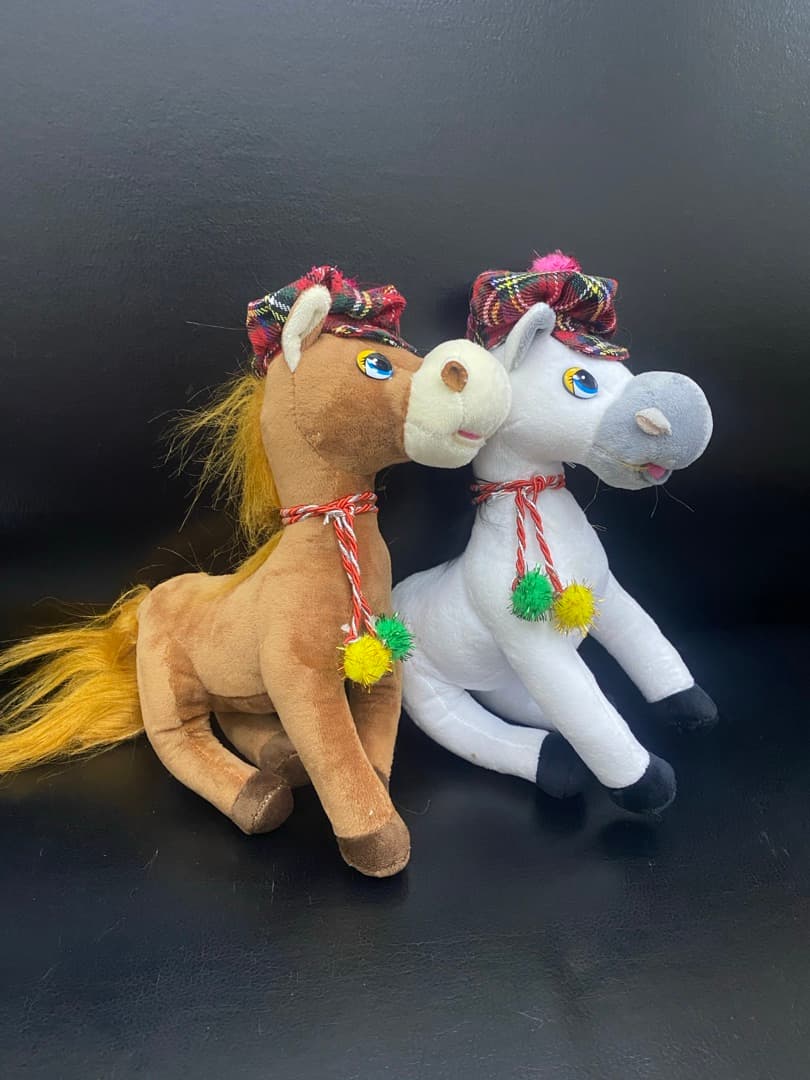 Лошадки в берете маленькие в ассортименте 23 см