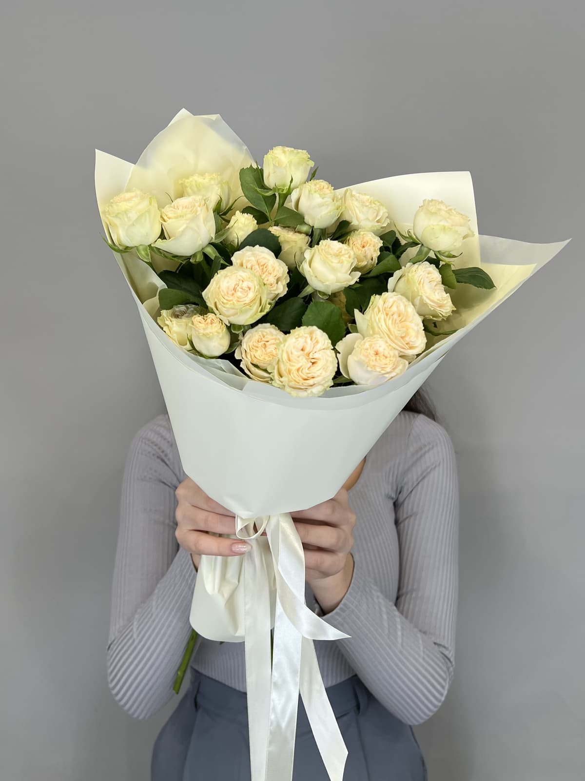 МЕГА АКЦИЯ Красочный букет из 5 кустовых пионовидных роз "Summer rose" S