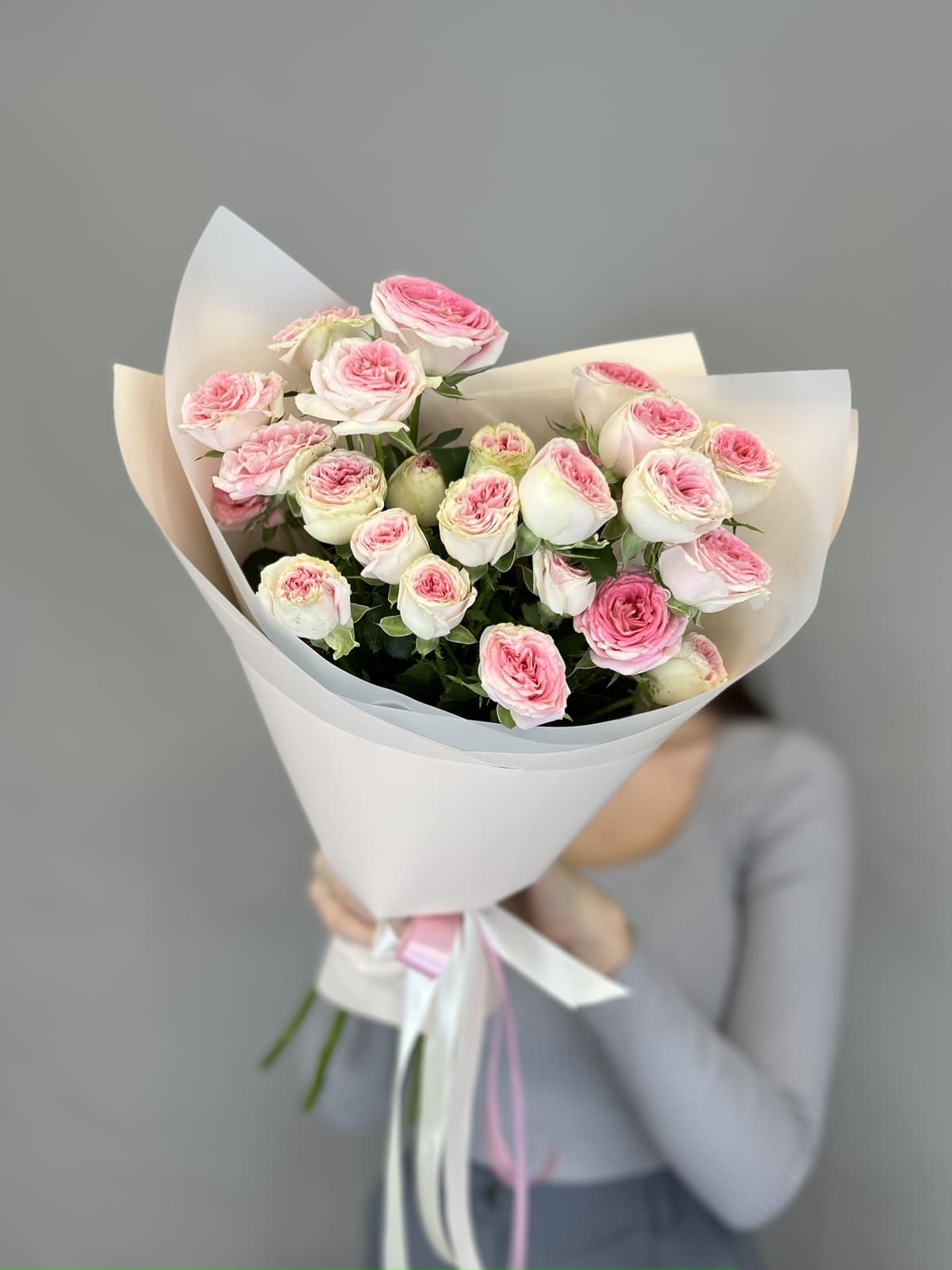 МЕГА АКЦИЯ Нежный букет из 5 кустовых пионовидных роз "Gelato" S