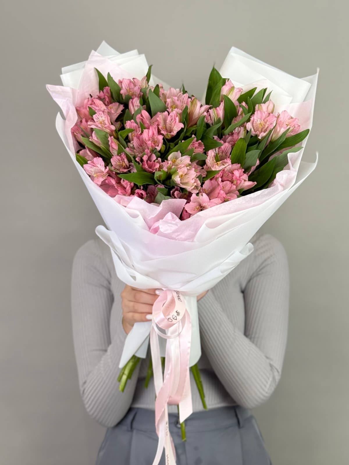 МЕГА АКЦИЯ Оригинальный букет из 15 альстромерий "Primadonna"