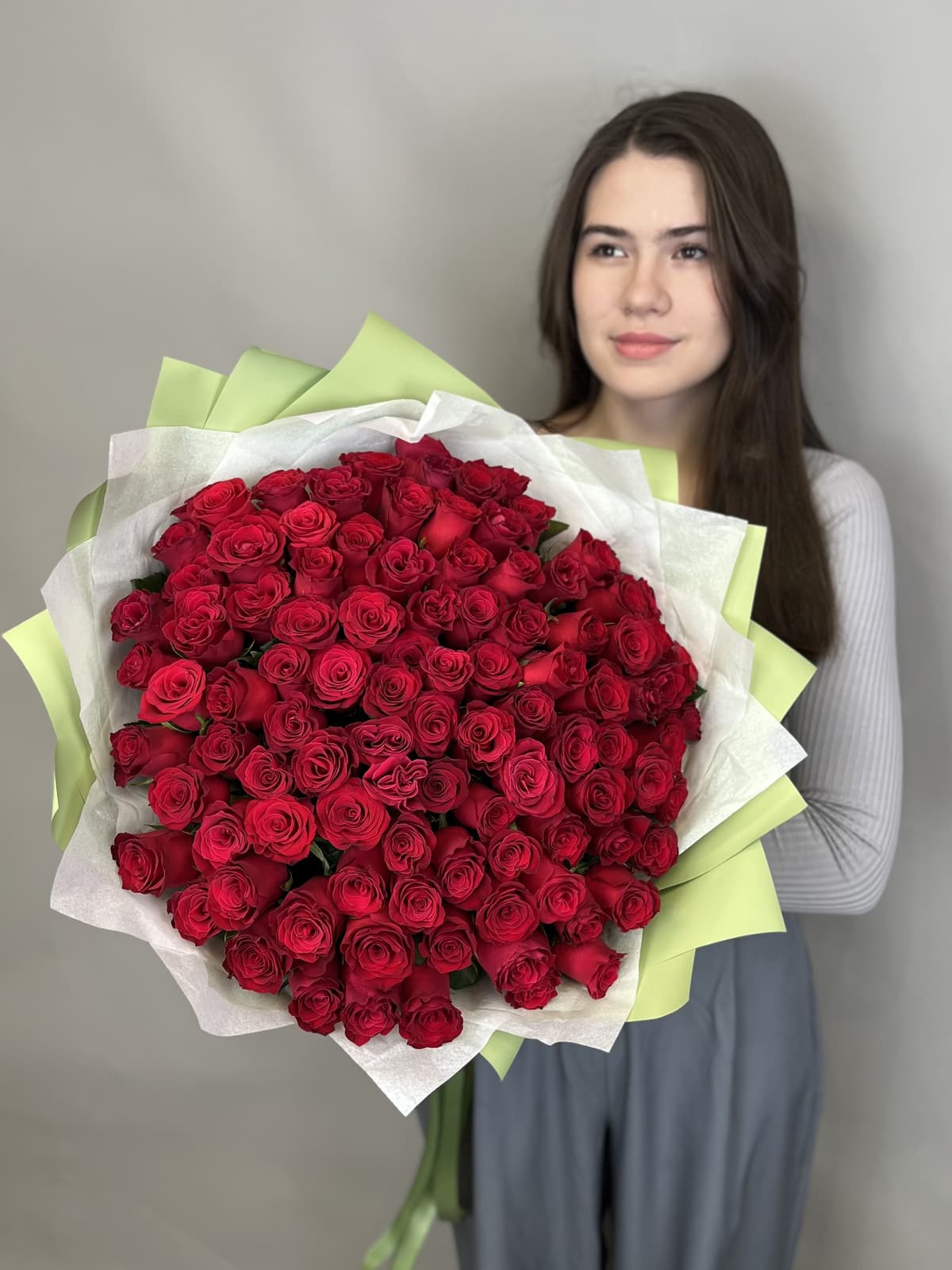 МЕГА АКЦИЯ Роскошный букет из 101 стандартной красной розы в упаковке