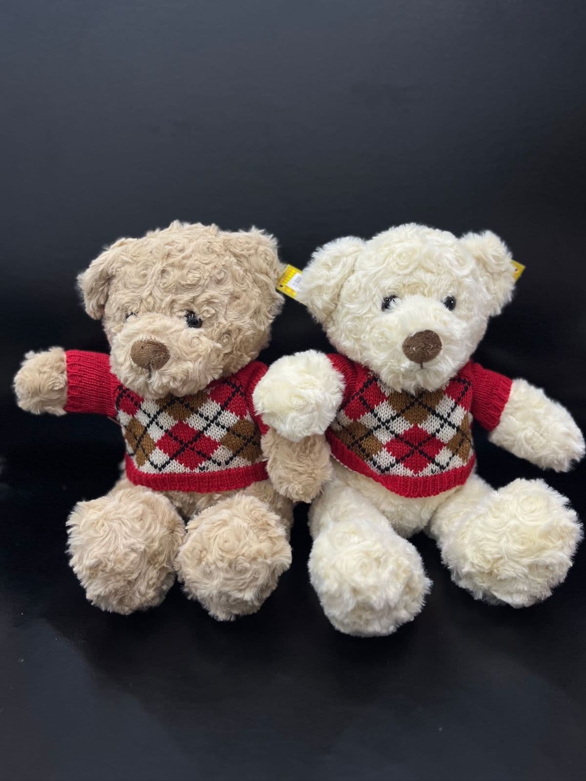 Мишка в красном свитере в ассортименте, 28 см