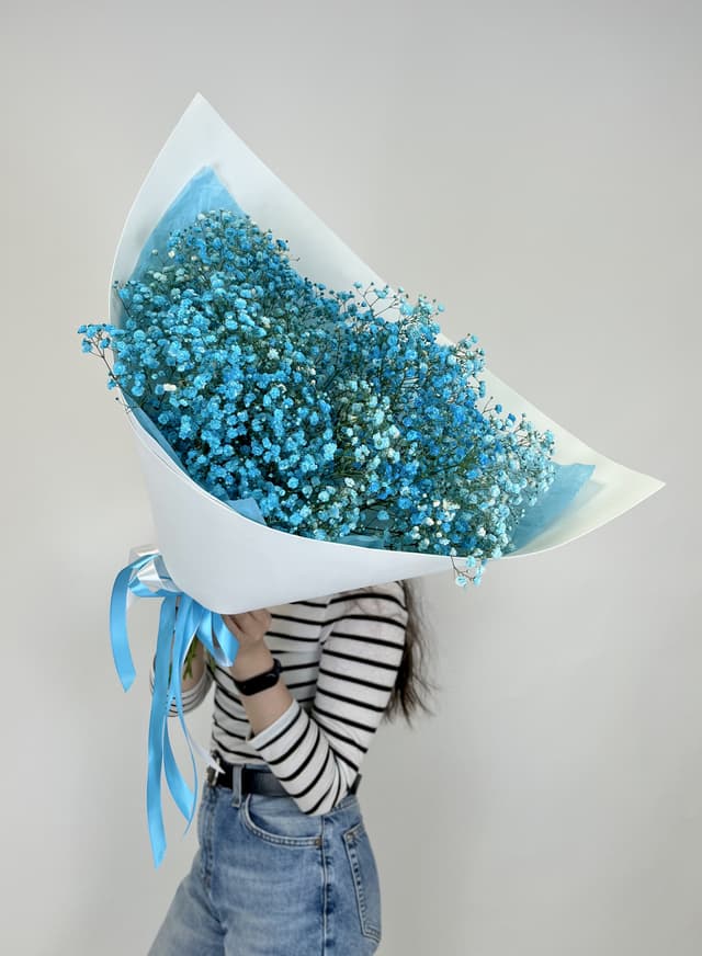 Моно букет из 9 голубых Гипсофил в фоамиране Моно букет из 9 голубых Гипсофил в фоамиране
