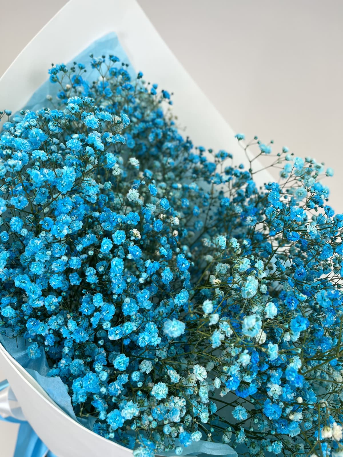 Моно букет из 9 голубых Гипсофил в фоамиране