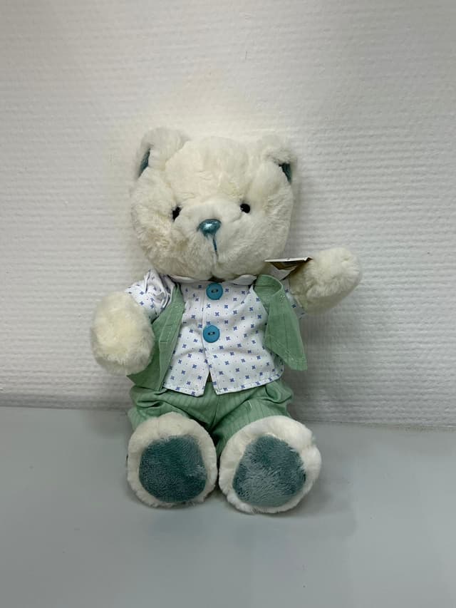 Мягкая игрушка «Мишка в жилете» зеленый 23 см Мягкая игрушка «Мишка в жилете» зеленый 23 см