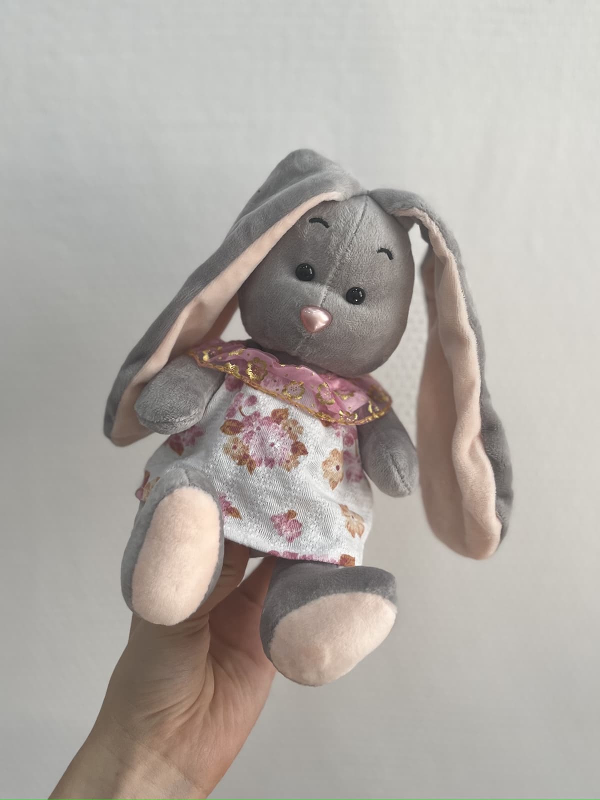 Мягкая игрушка «Серый зайчик» белое платье 22 см