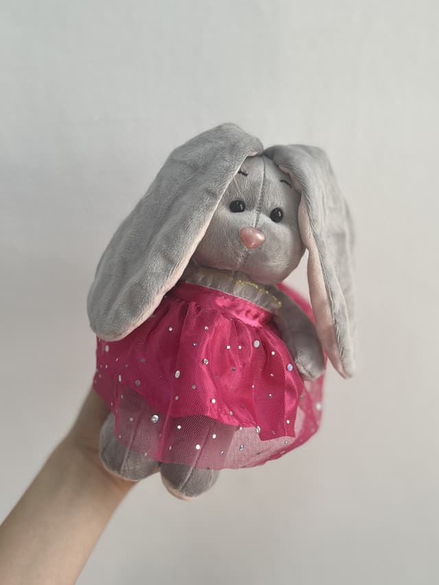 Мягкая игрушка «Серый зайчик» в розовой юбке 22 см Мягкая игрушка «Серый зайчик» в розовой юбке 22 см