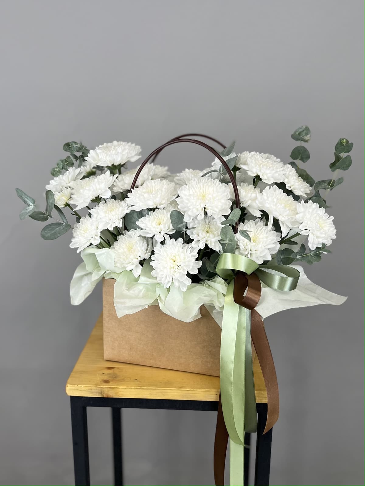 Нежная композиция из хризантем "Утро на алтае" M (2)