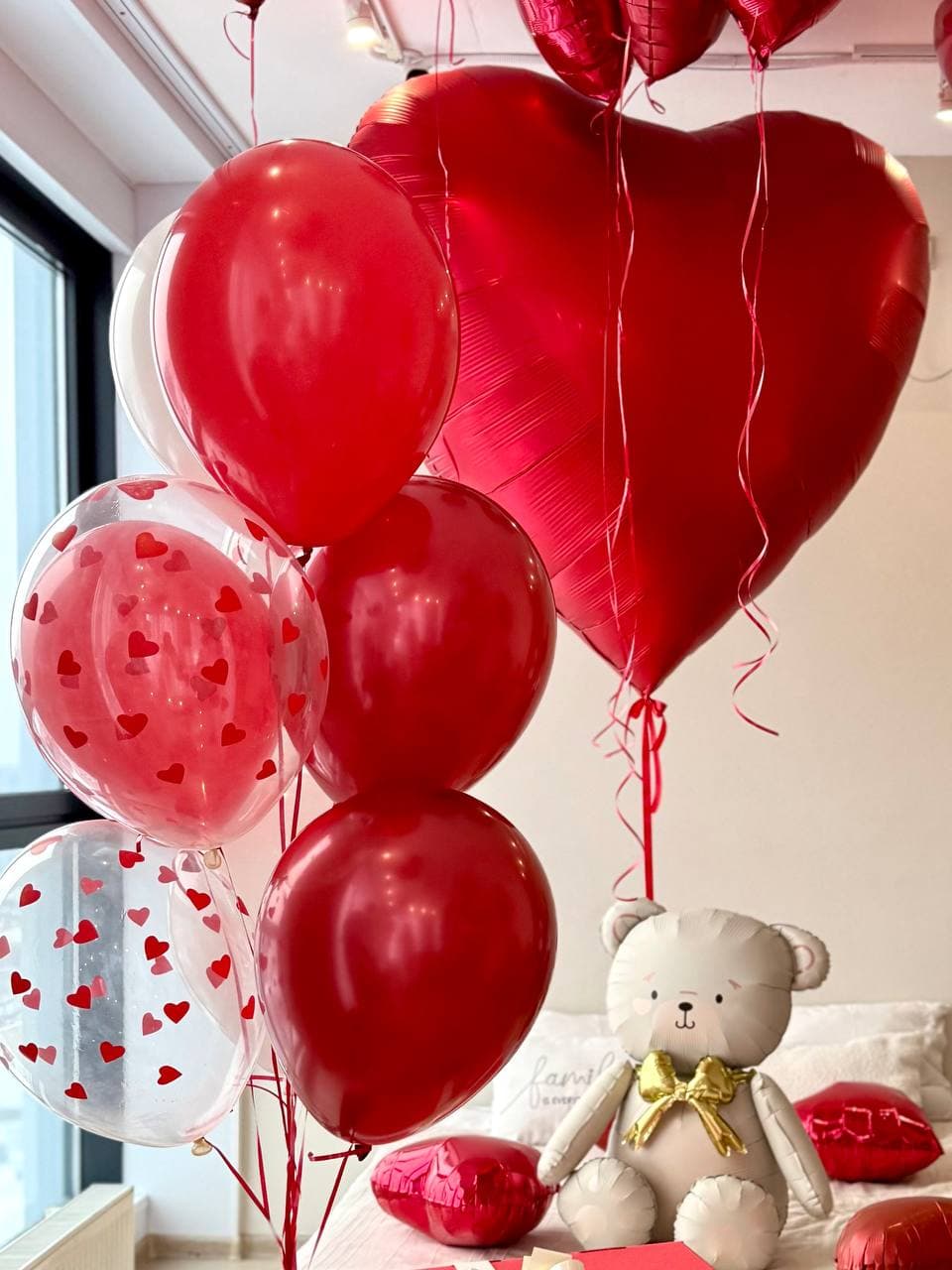Оформление из шаров «14 Февраля» (цветы можно заказать отдельно)